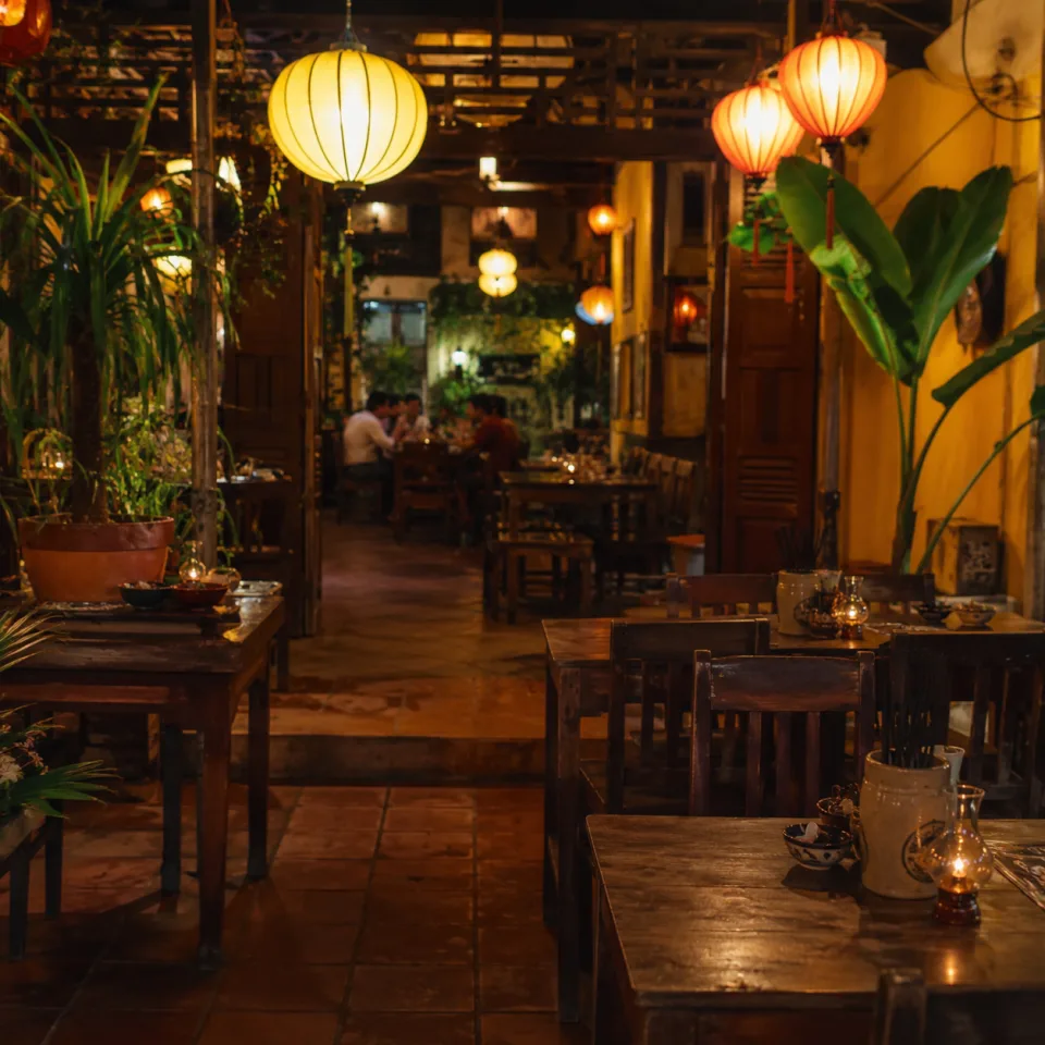 Bàn ăn tại Quán Cơm Tường Vy